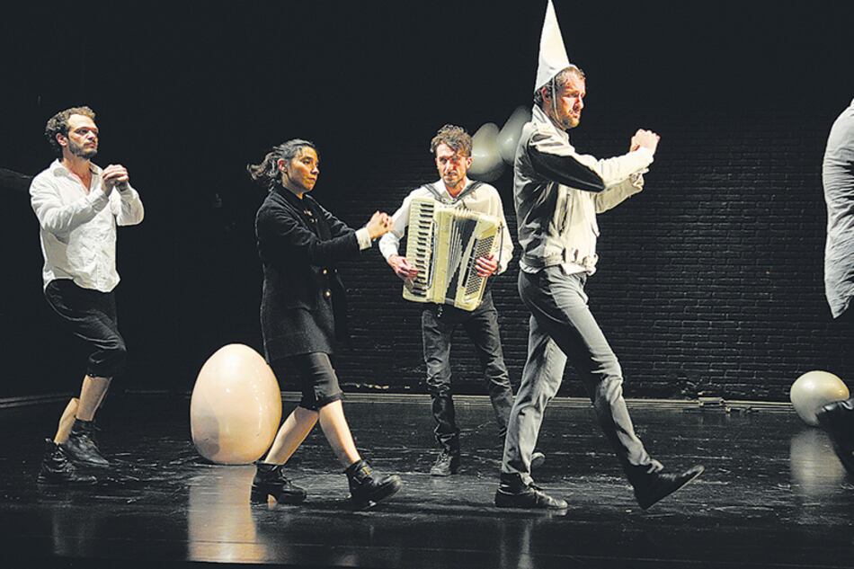 Entre los colaboradores de Jarry, Ubú patagónico figura una de los jurados del festival.