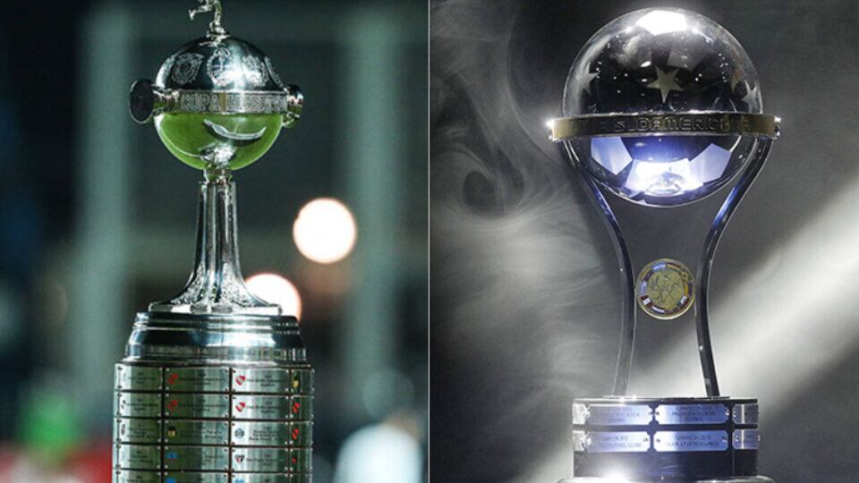 Los trofeos de la Copa Libertadores y Sudamericana. 