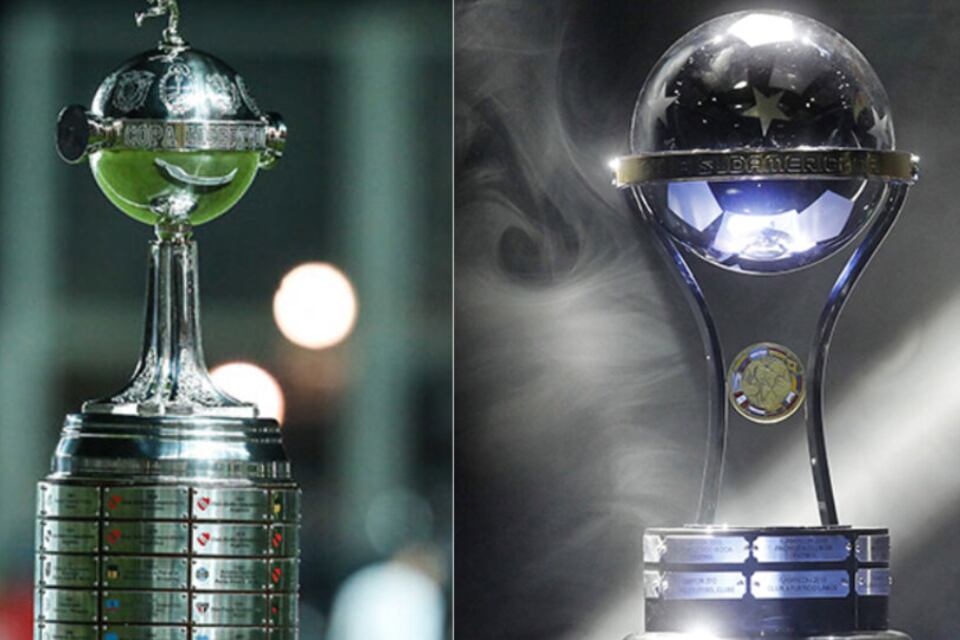 Los trofeos de la Copa Libertadores y Sudamericana.