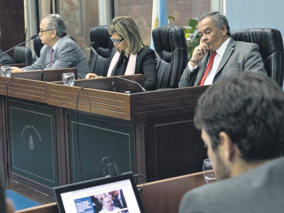 A la derecha, el juez Carlos Jiménez Montilla. A su lado, Alicia Noli y Gabriel Casas. A la derecha, el juez Carlos Jiménez Montilla. A su lado, Alicia Noli y Gabriel Casas. 