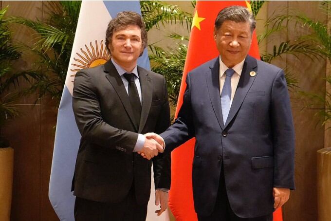 Petro acompaño su tuit con una imagen de Milei y Xi Jinping.