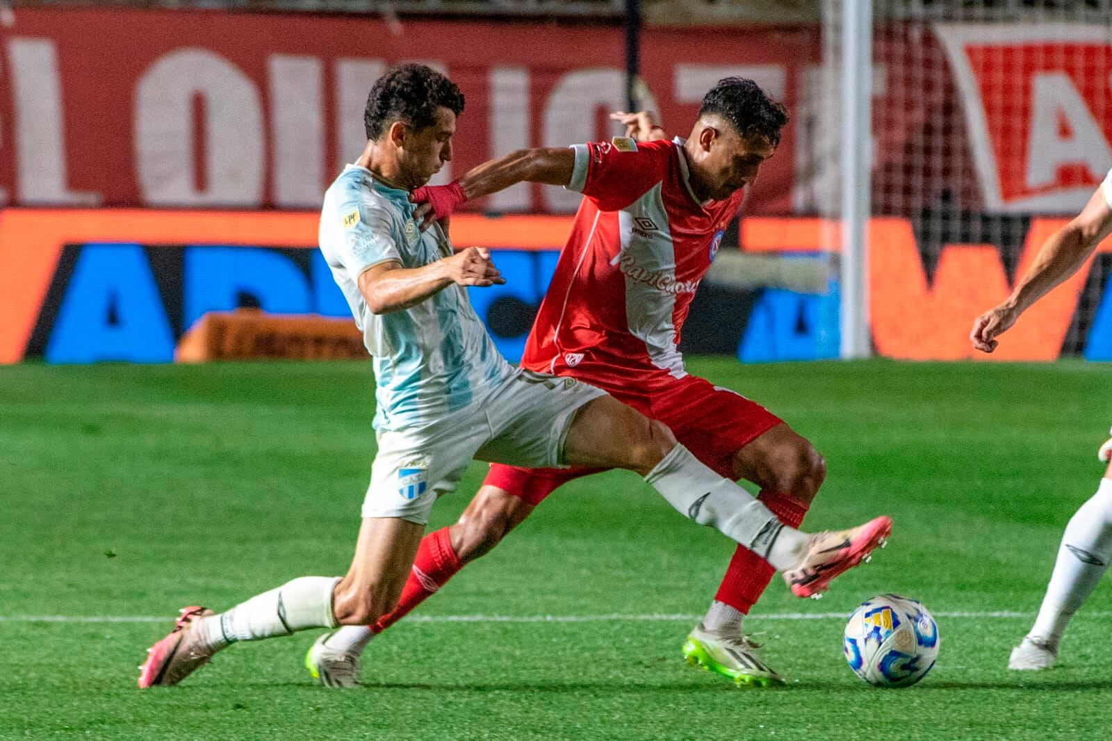 Dentro de un partido pobre, Atlético estuvo más cerca del gol