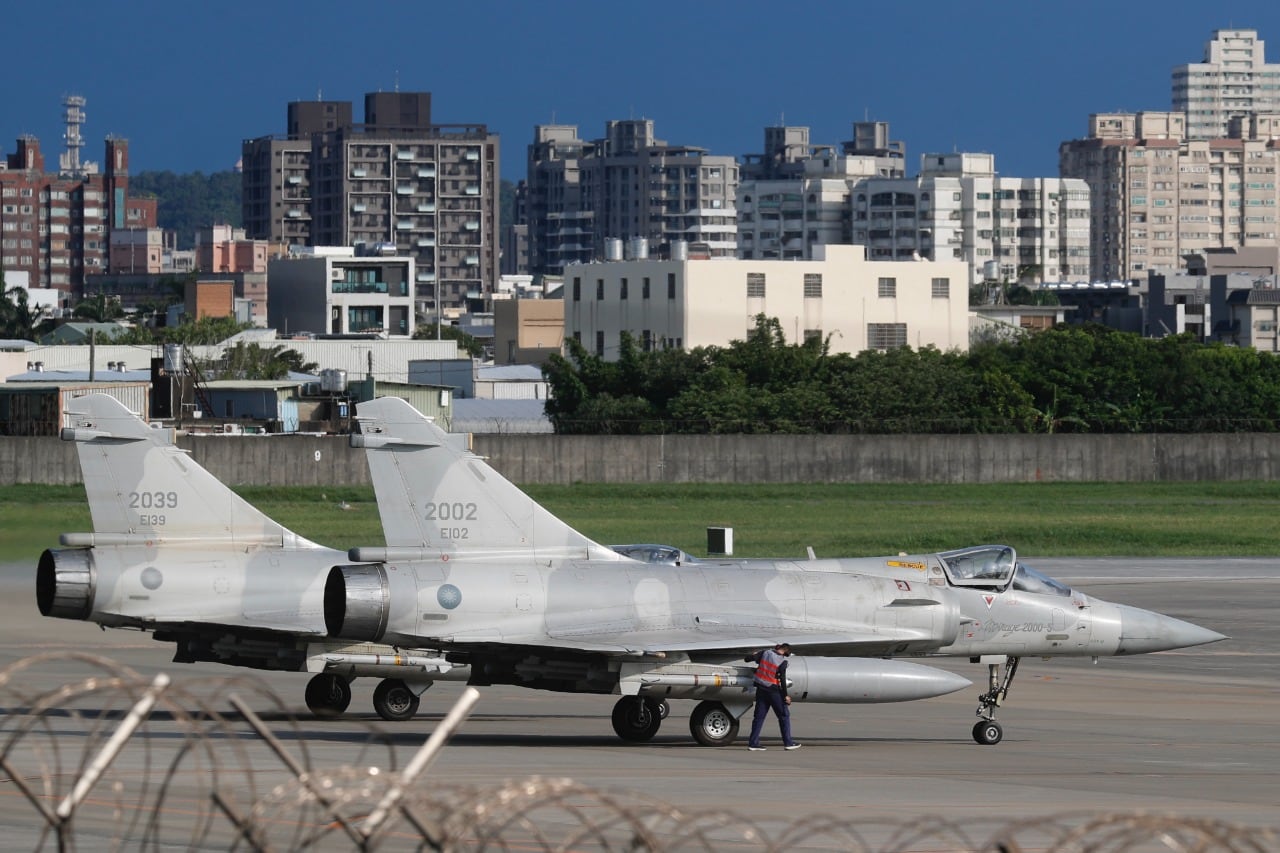 Aviones de combate de Taiwán en una pista de Taipei.