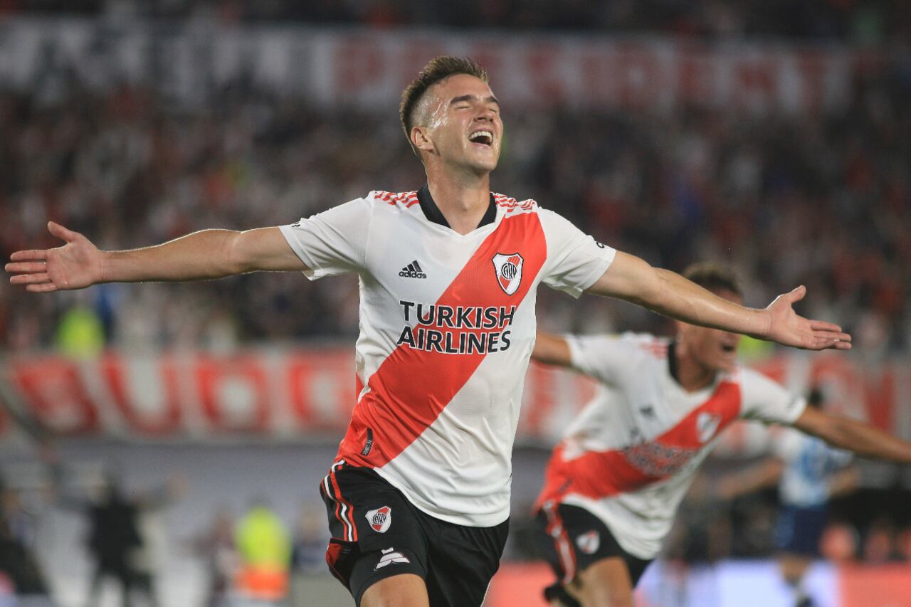 Palavecino grita su gol en la goleada ante Racing