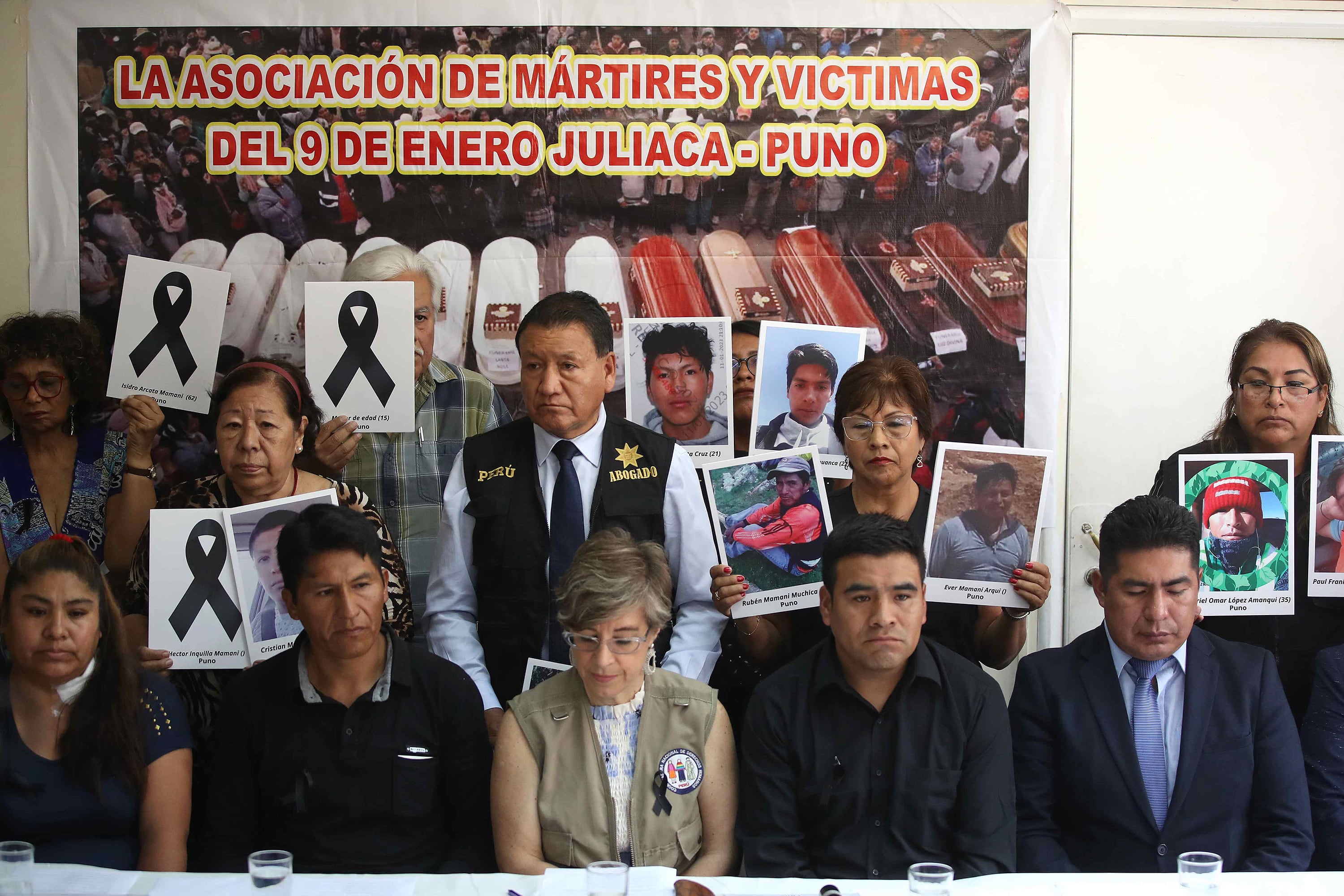 Familiares de las víctimas de Juliaca y sus abogados demandan justicia en Lima.