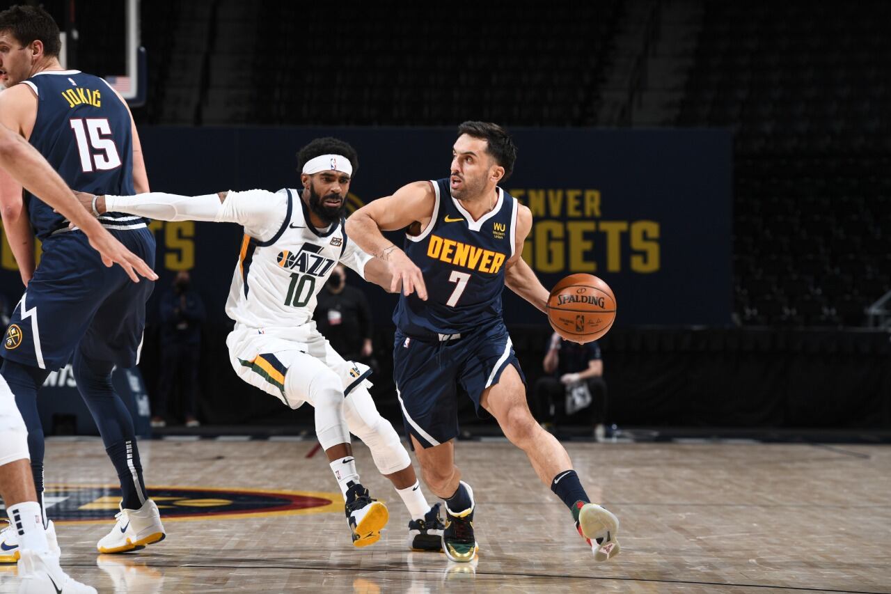 Pick and roll entre Campazzo y Jokic que terminaría con un doble del serbio.