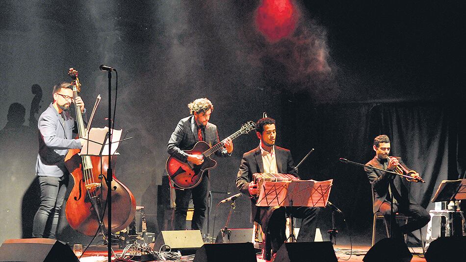 El Sexteto Fantasma actuó el domingo en la sede de Sánchez de Bustamante 772.