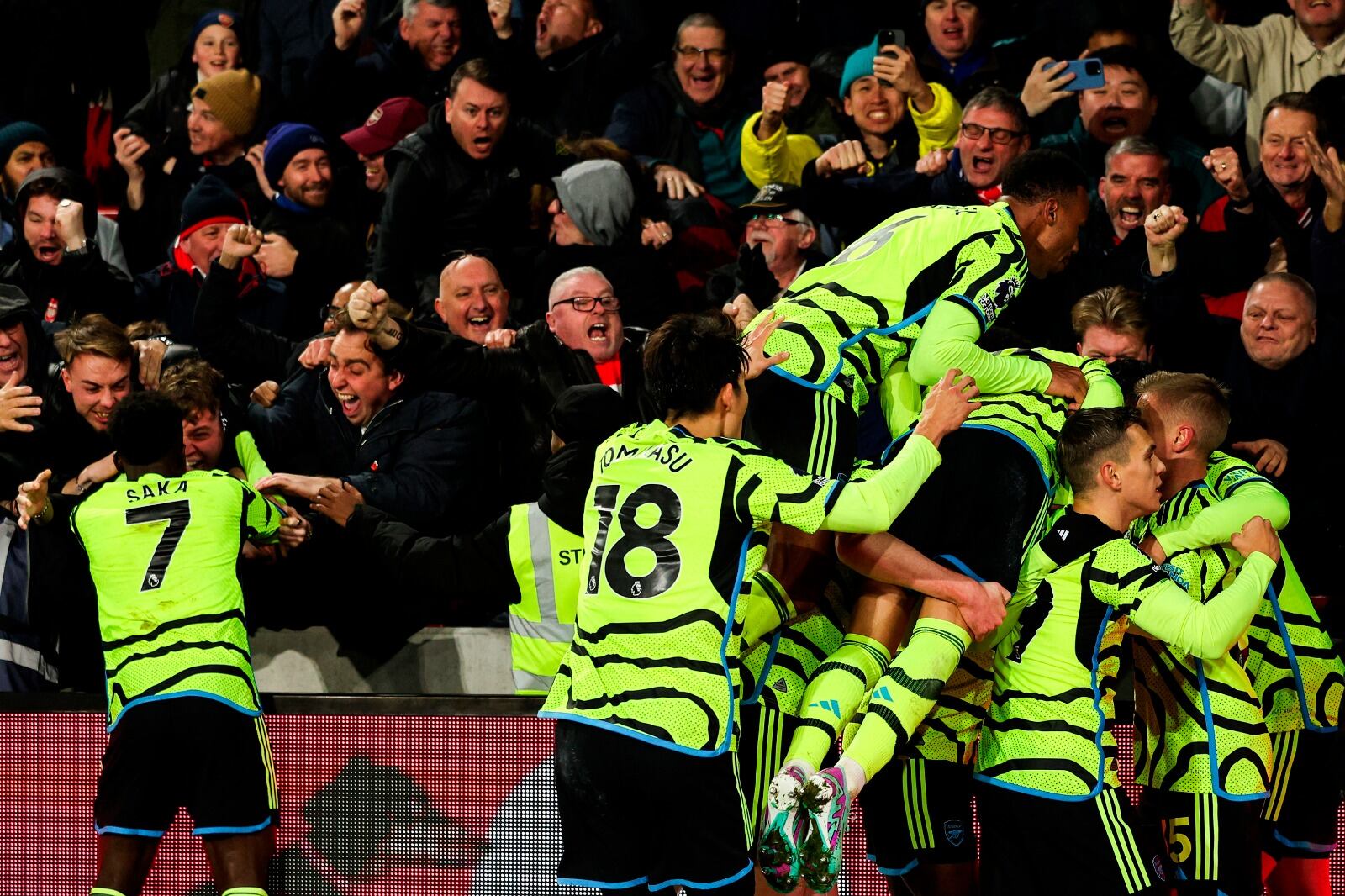 El alocado festejo del Arsenal por un triunfo en cierre del partido