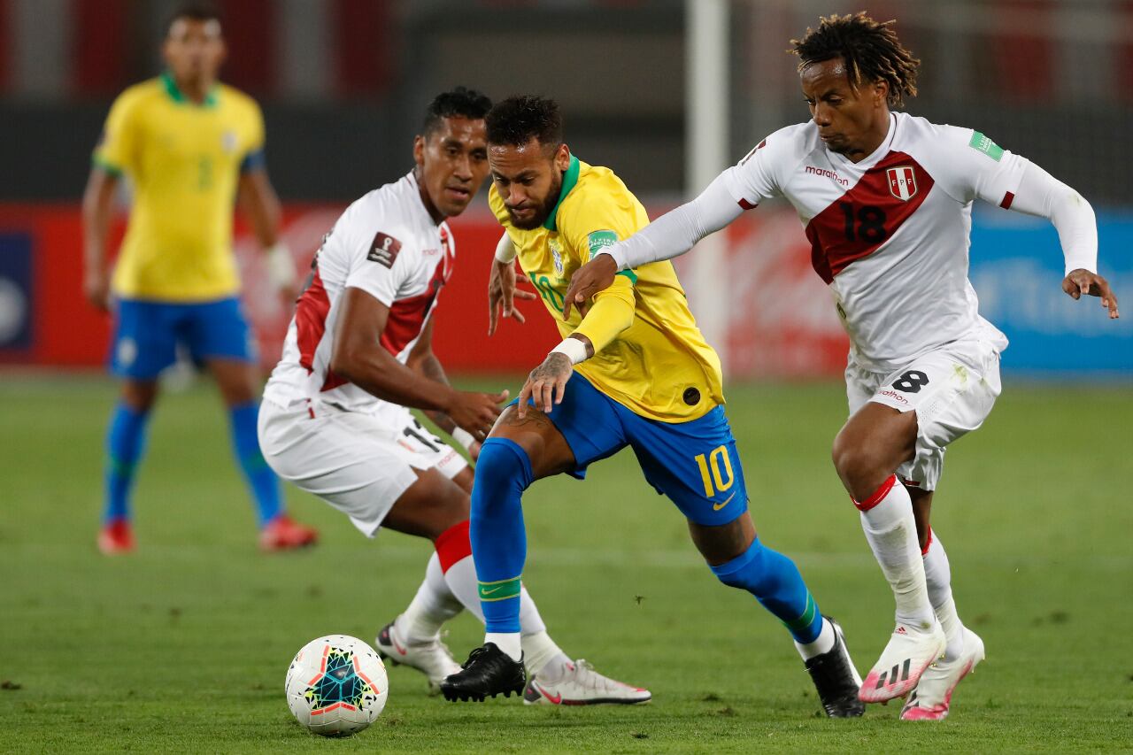 Neymar fue la estrella del partido ante Perú con sus tres goles.