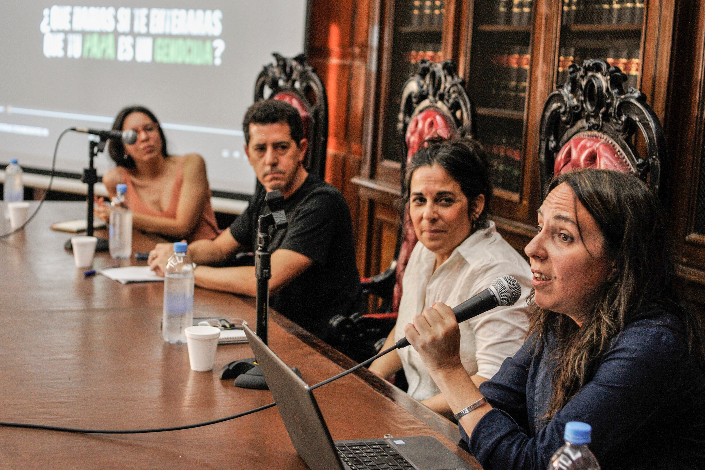 "Wado" junto al colectivo Historias Desobedientes, en la Facultad de Derecho. 