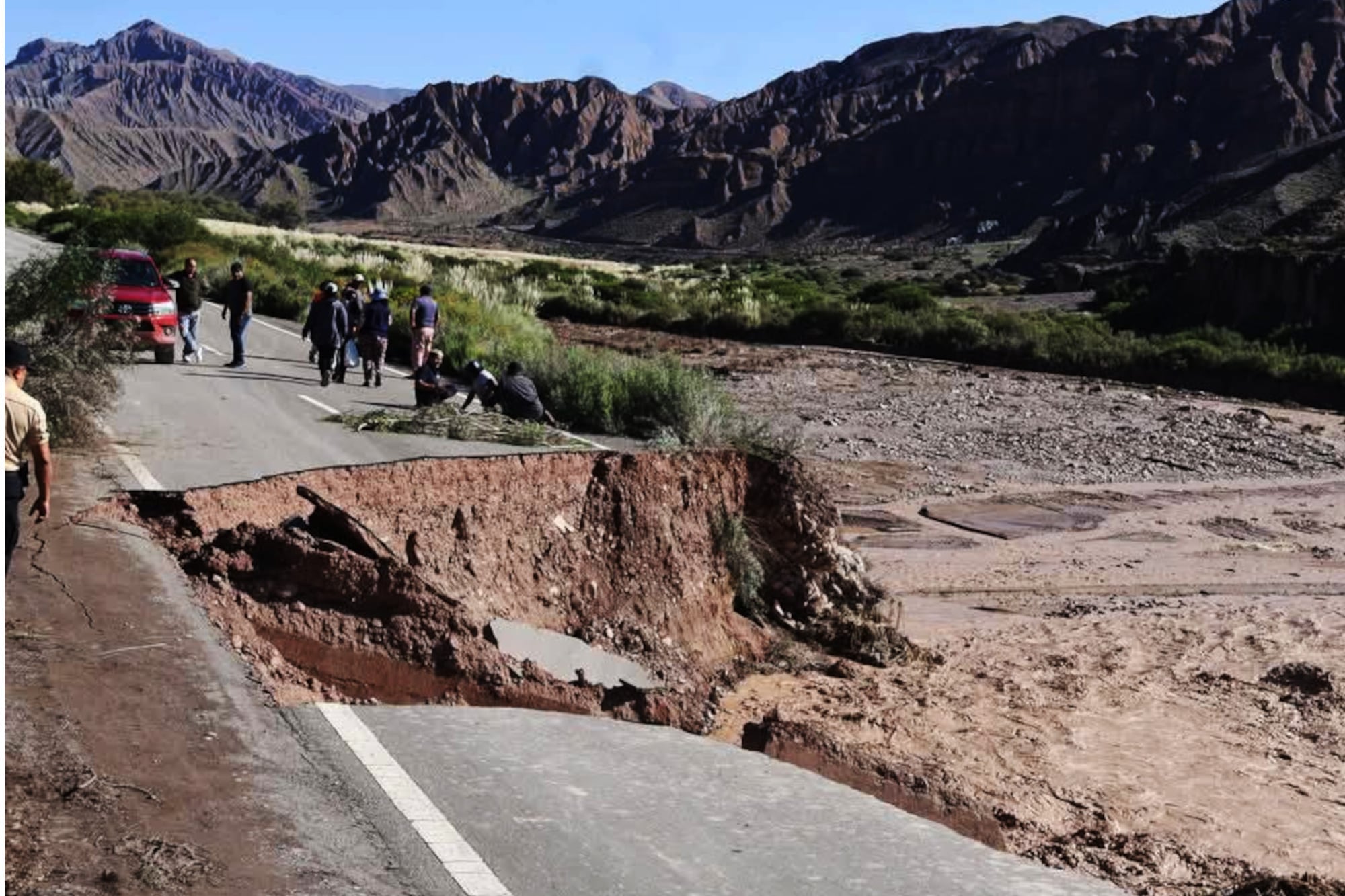 La ruta 51, después de la fuerza de la correntada