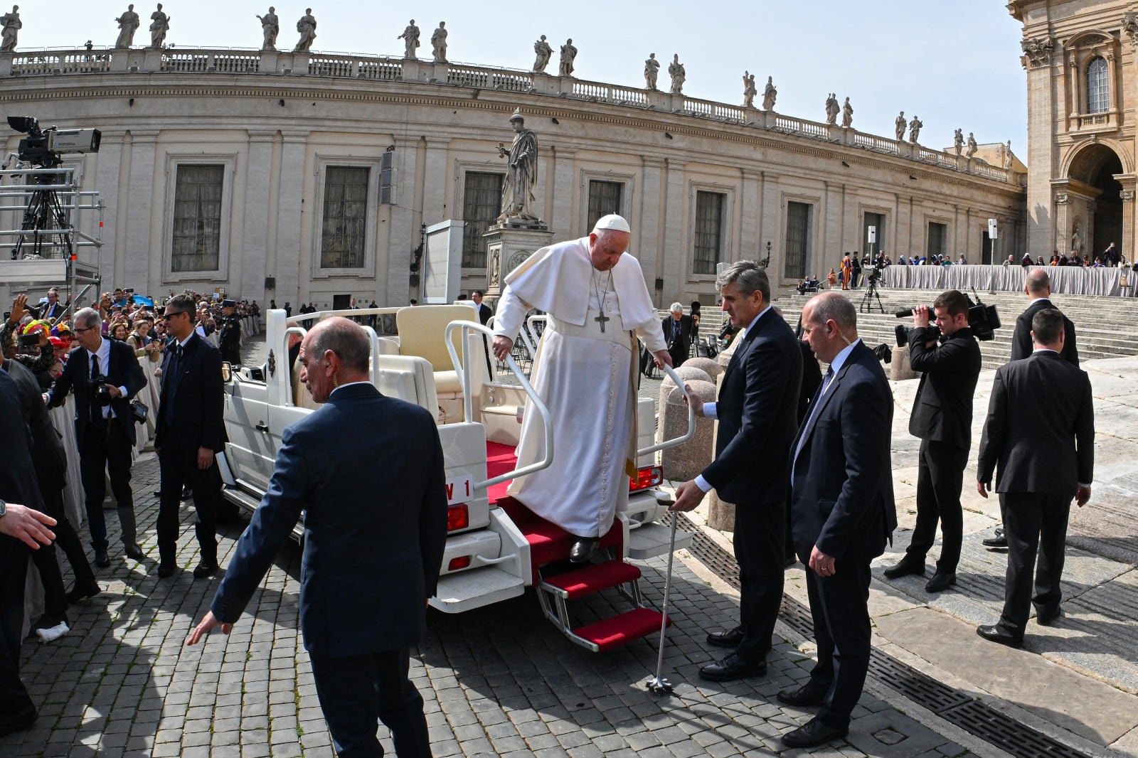 El Papa actualizó las normas para prevenir y combatir abusos sexuales.