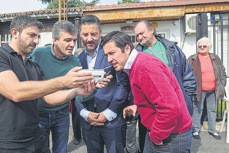 Juan Zabaleta (segundo desde la izquierda) ayer junto a los kirchneristas Menéndez (Merlo) y Nardini (Malvinas).