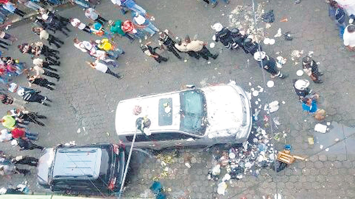 “Son matones escondidos en la turba” dijo indignado Correa, tras la agresión en Quinindé.