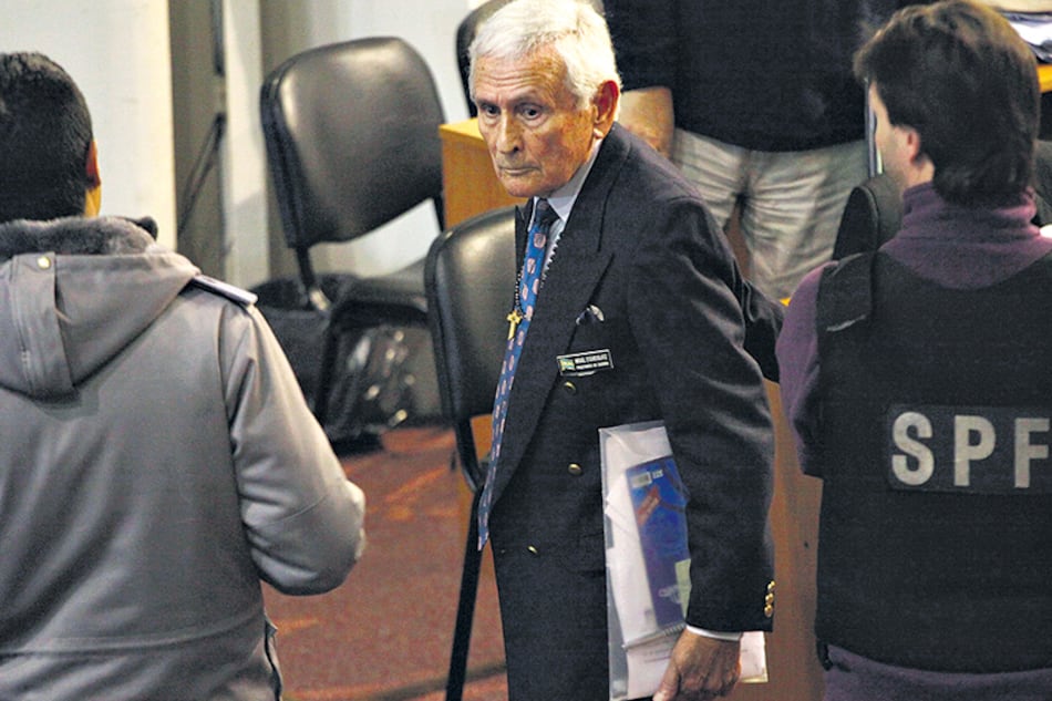 El represor Miguel Etchecolatz manejó la policía bonaerense durante la última dictadura.