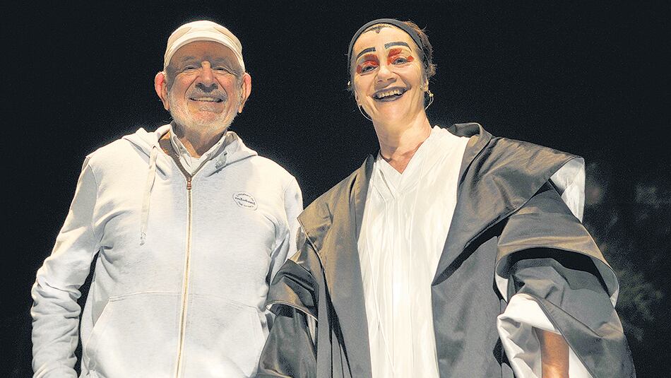 Briski y Onetto, director y actriz de uno de los acontecimientos teatrales del año, en Caras y Caretas 2037.