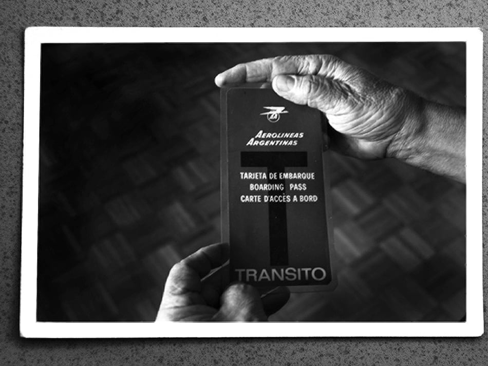 Tarjeta de embarque, pasajero en tránsito, de Alberto Siniego