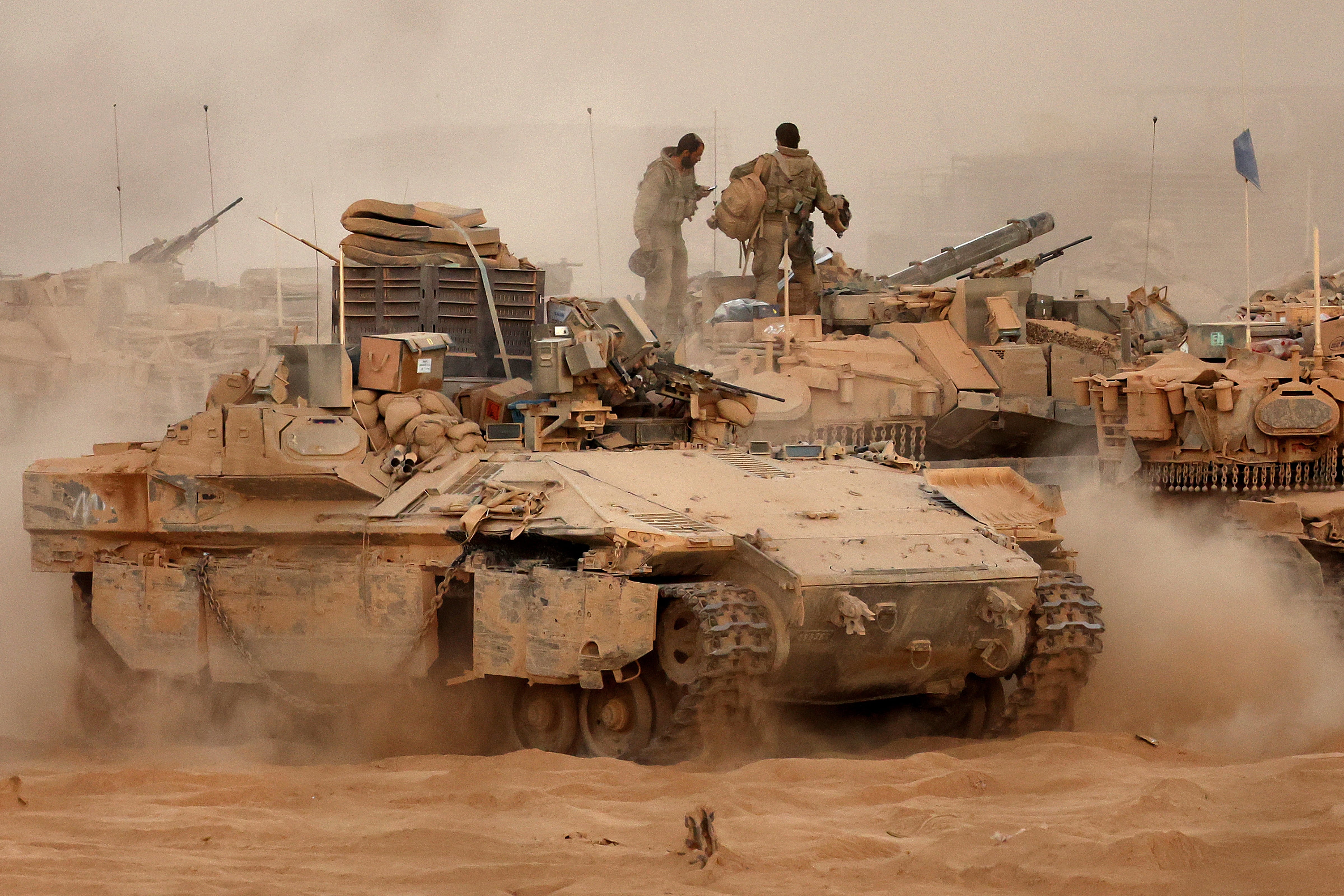 Despliegue de tanques israelíes en la frontera con Gaza.