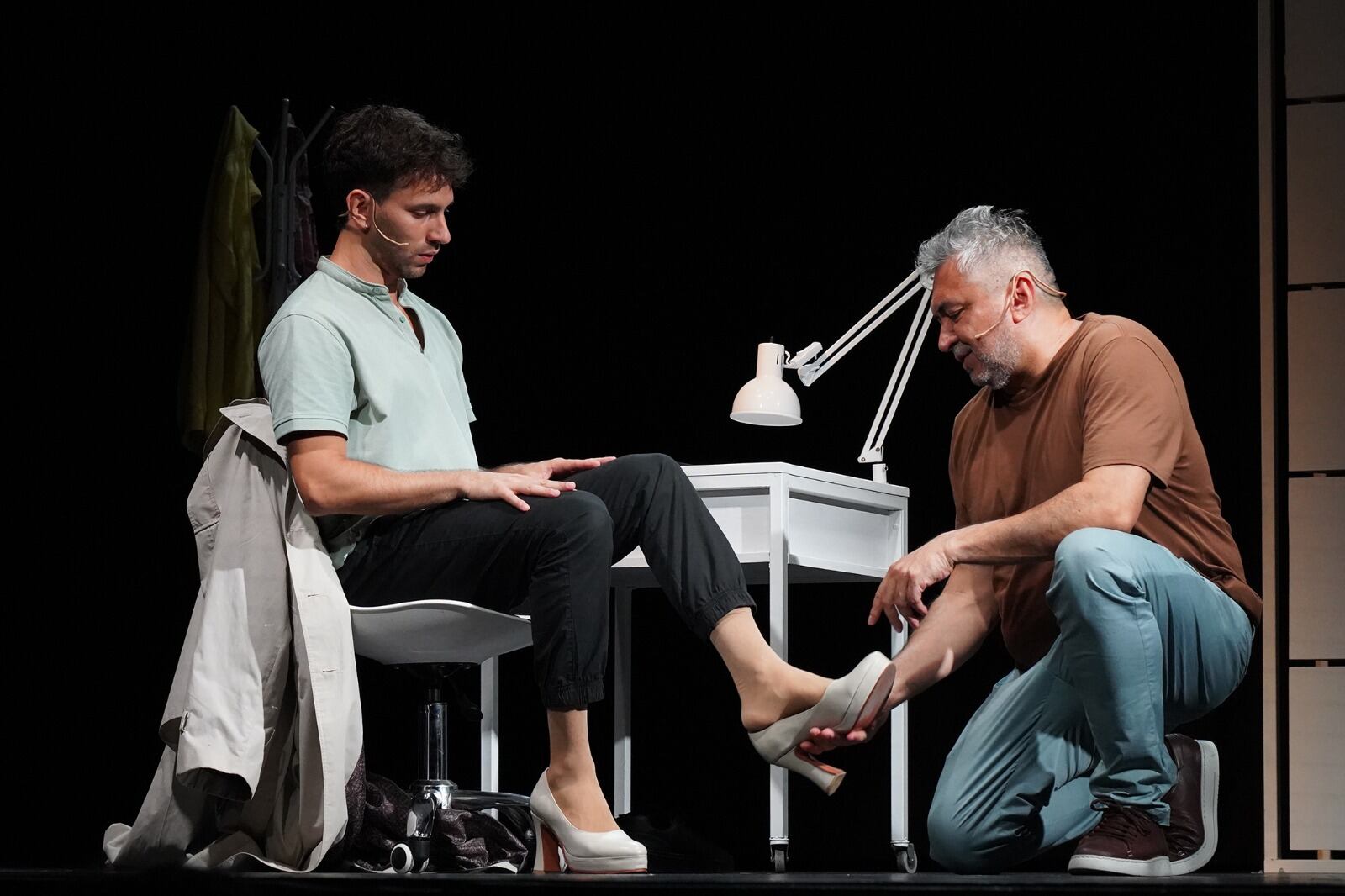 Cristian Alarcón protagoniza su propia obra autobiográfica.