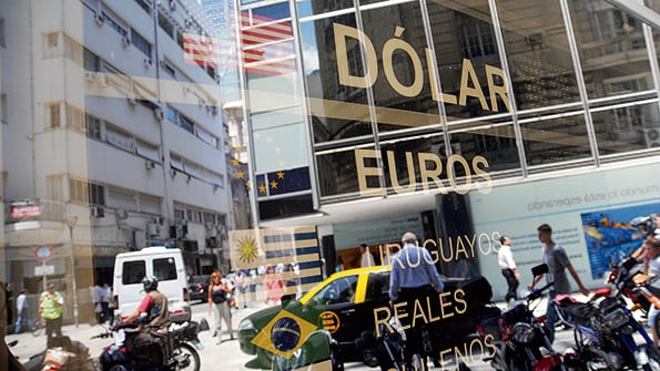 Las expectativas por las Letes plancharon el mercado de divisas durante la jornada, pero se encrespó al final.