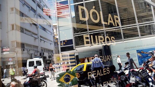 Las expectativas por las Letes plancharon el mercado de divisas durante la jornada, pero se encrespó al final.