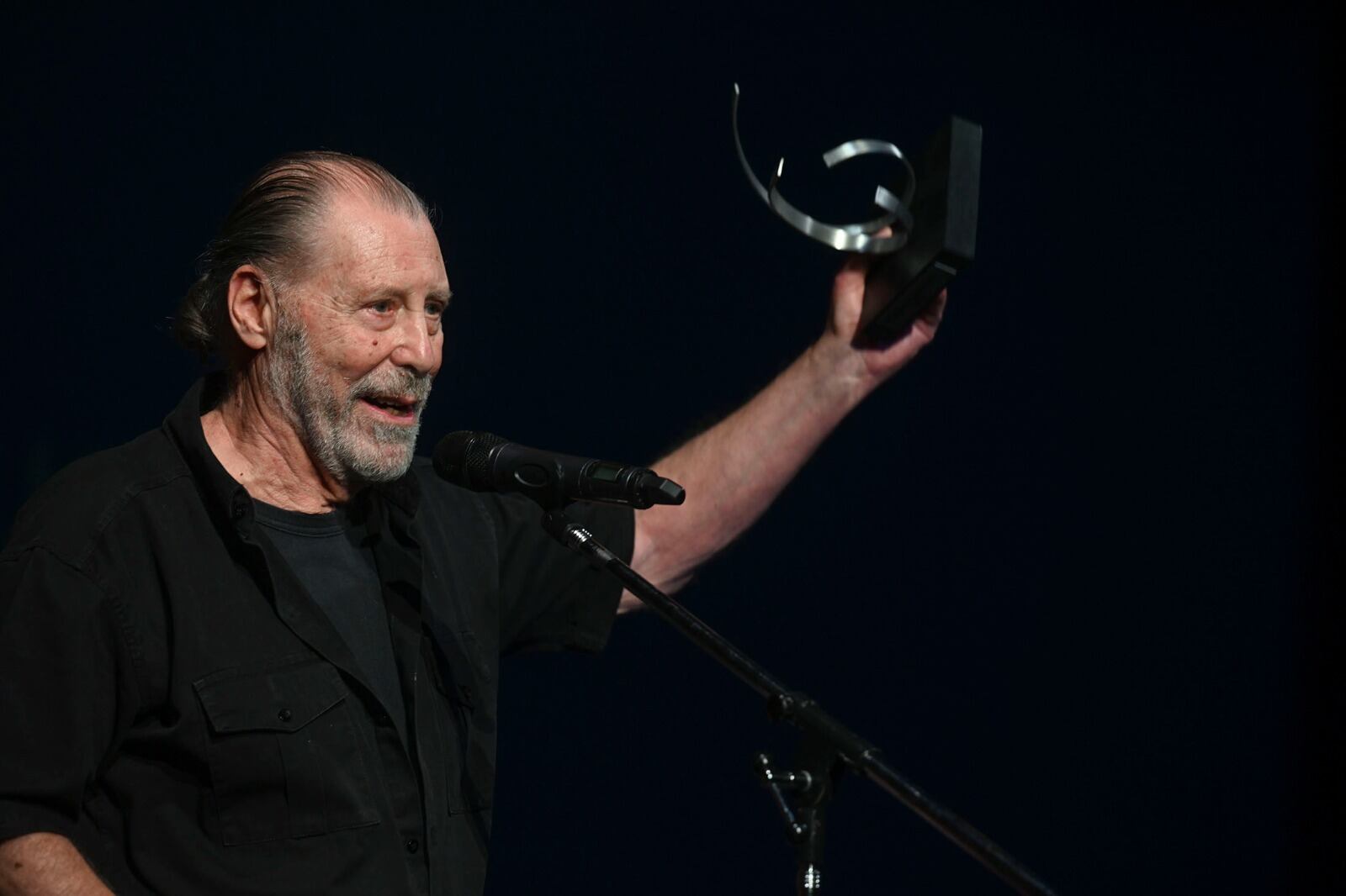 Kartun con su premio.