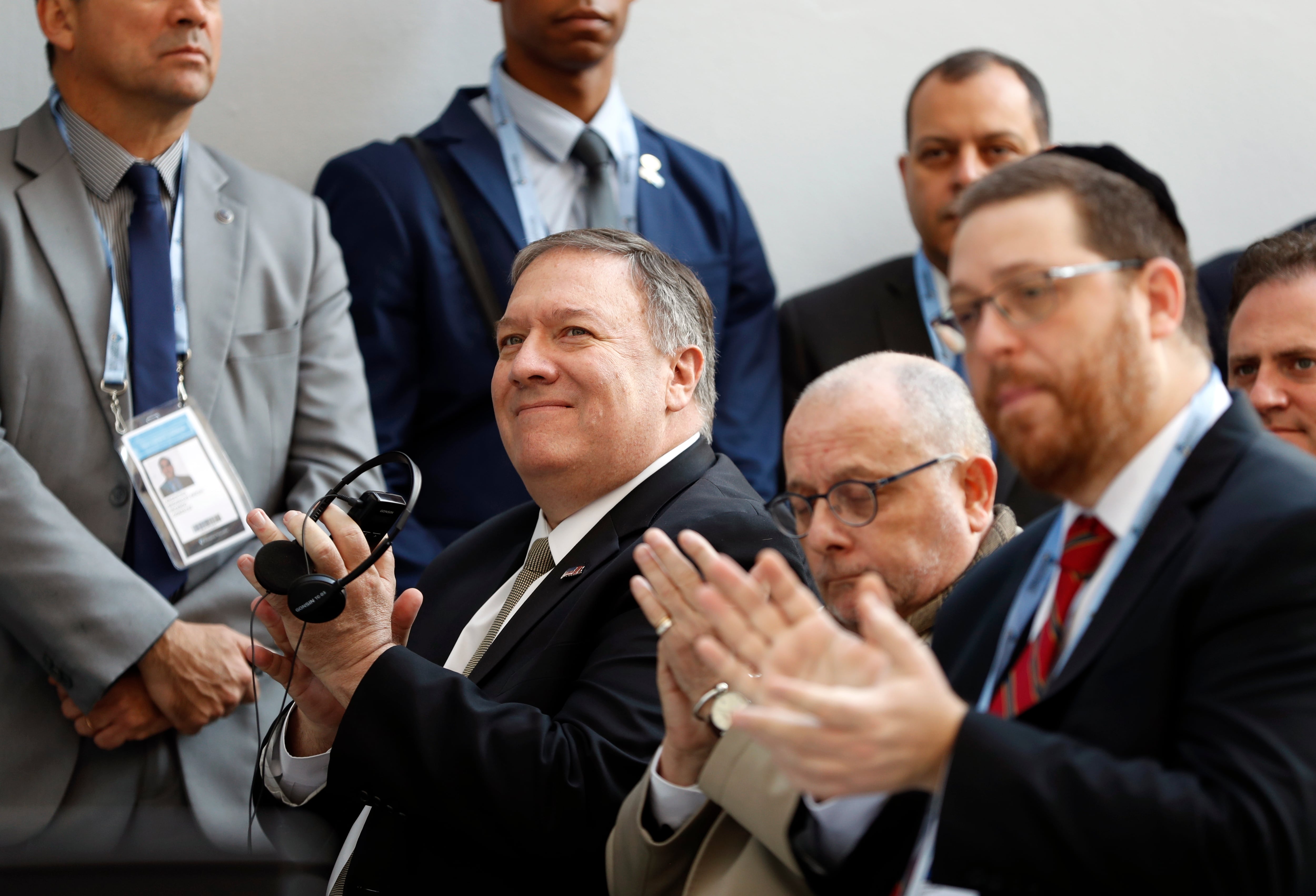 El secretario de Estado norteamericano, Mike Pompeo, y el canciller Jorge Faurie en el edificio de la AMIA.