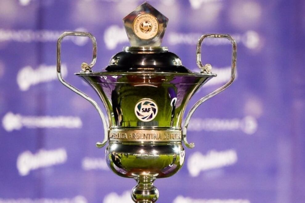 El trofeo de campeón esperará a su nuevo dueño en la Bombonera.