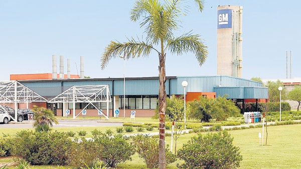 Planta Alvear de GM. Allí trabajan 1500 empleados en dos turnos. El gremio teme que quieran levantar uno.