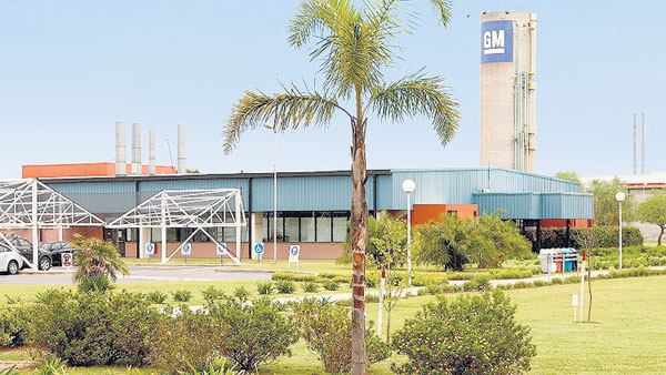 Planta Alvear de GM. Allí trabajan 1500 empleados en dos turnos. El gremio teme que quieran levantar uno.