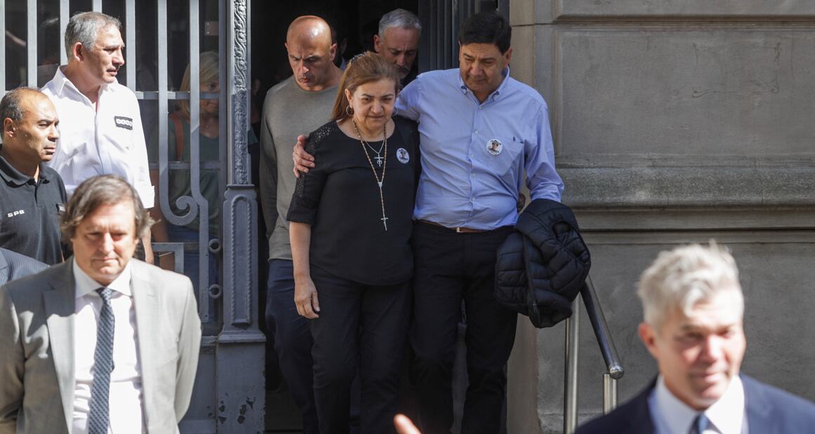 Los padres de Fernando a la salida del tribunal.