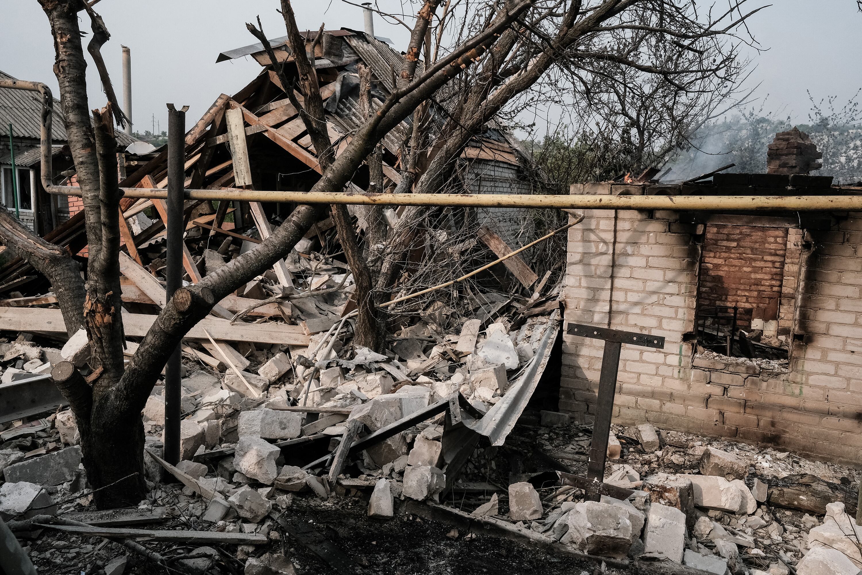 Una casa destruida en el pueblo de Bilogorivka, en Lugansk.