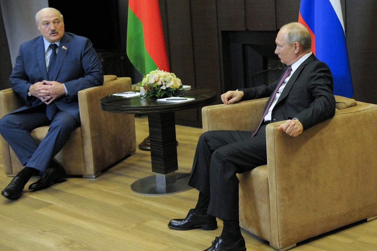 Lukashenko con su último aliado, Putin.