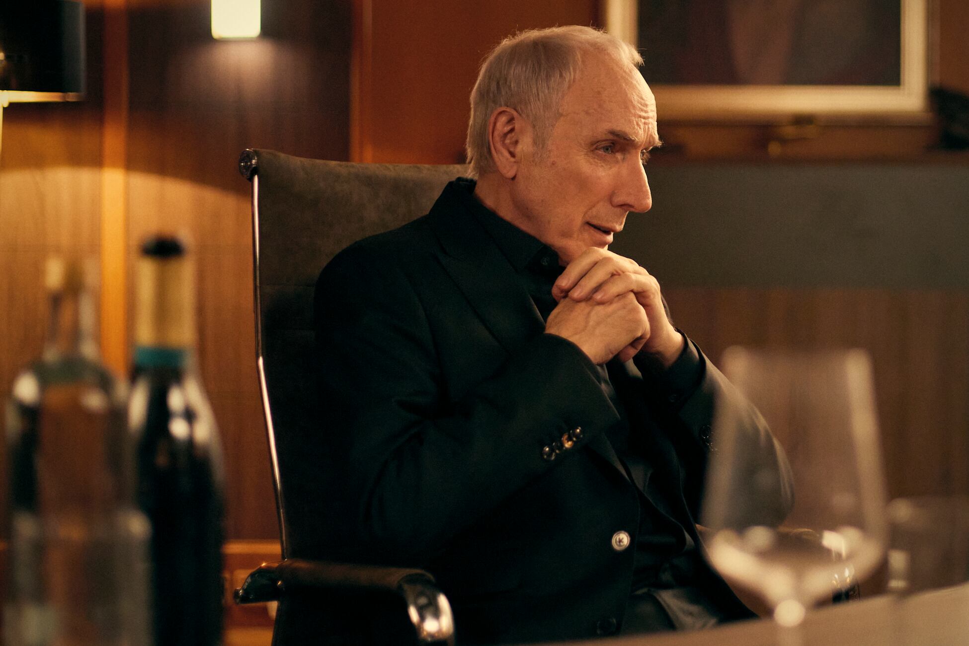 El doctor Marlow propone un ajedrez mental a los personajes y al espectador.