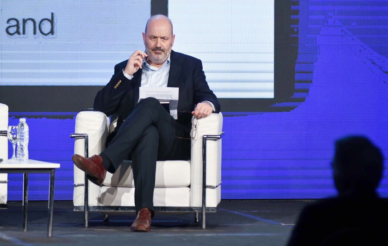 Sturzenegger se equivocó de nombre mientras hablaba en el IAEF.  