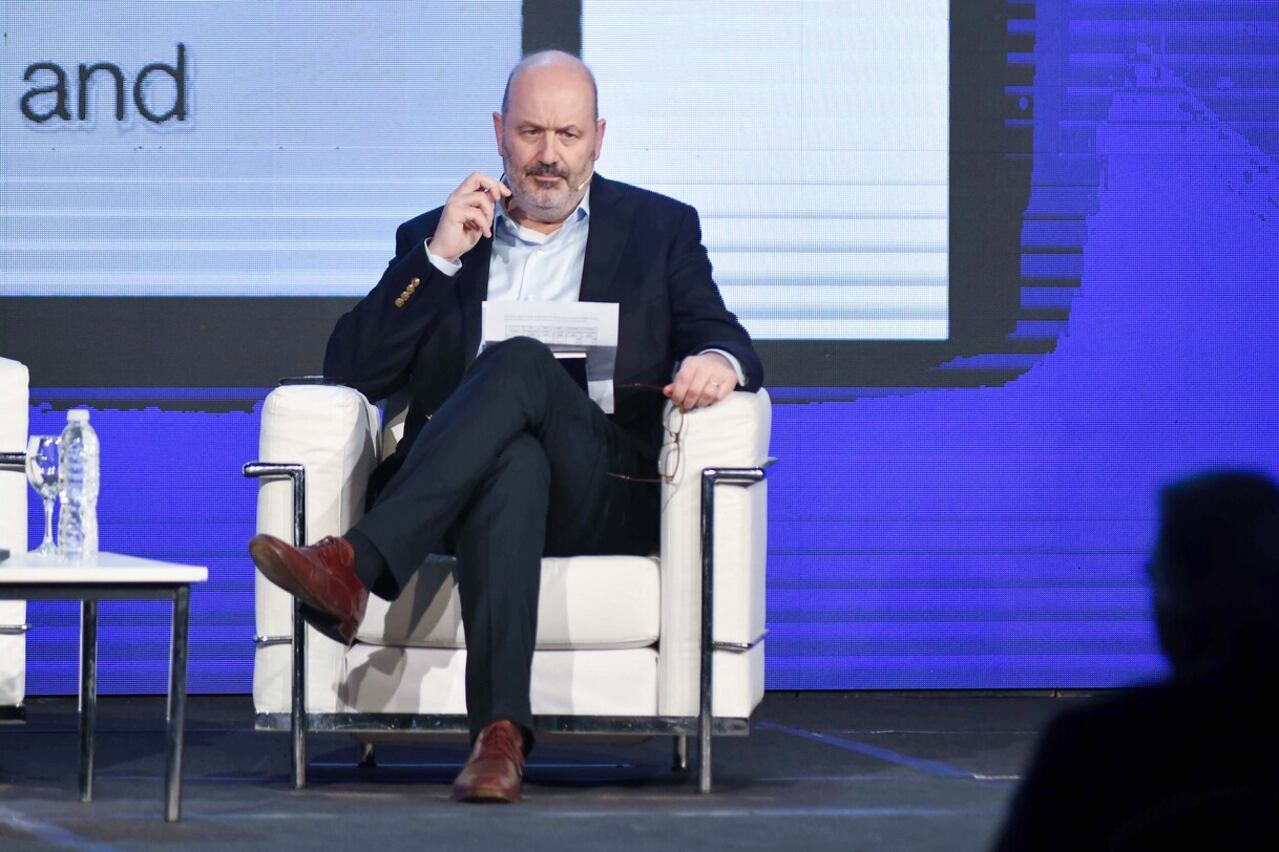 Sturzenegger se equivocó de nombre mientras hablaba en el IAEF.