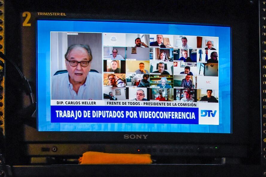 El diputado Carlos Heller expone durante el tratamiento en comisión.