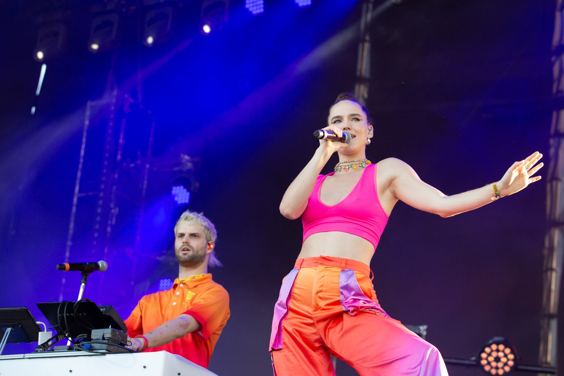 Sophie Hawley-Weld y Tucker Halpern se turnaron el micrófono y pasearon por un catálogo ecléctico, basado siempre en la canción bailable