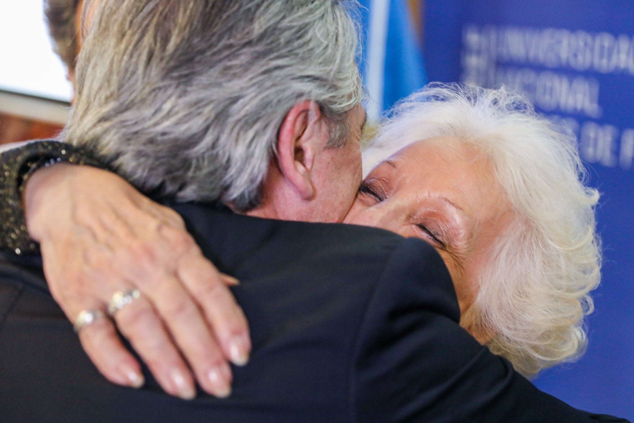 Alberto Fernández fue uno de los que le dedicó sentidas palabras a Estela (Foto: Twitter @alferdez).