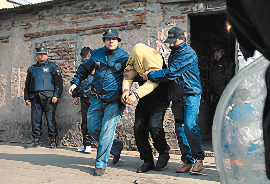 Policías detienen en 2008 a "Chucky" Burgo, acusado de liderar una banda de secuestros.