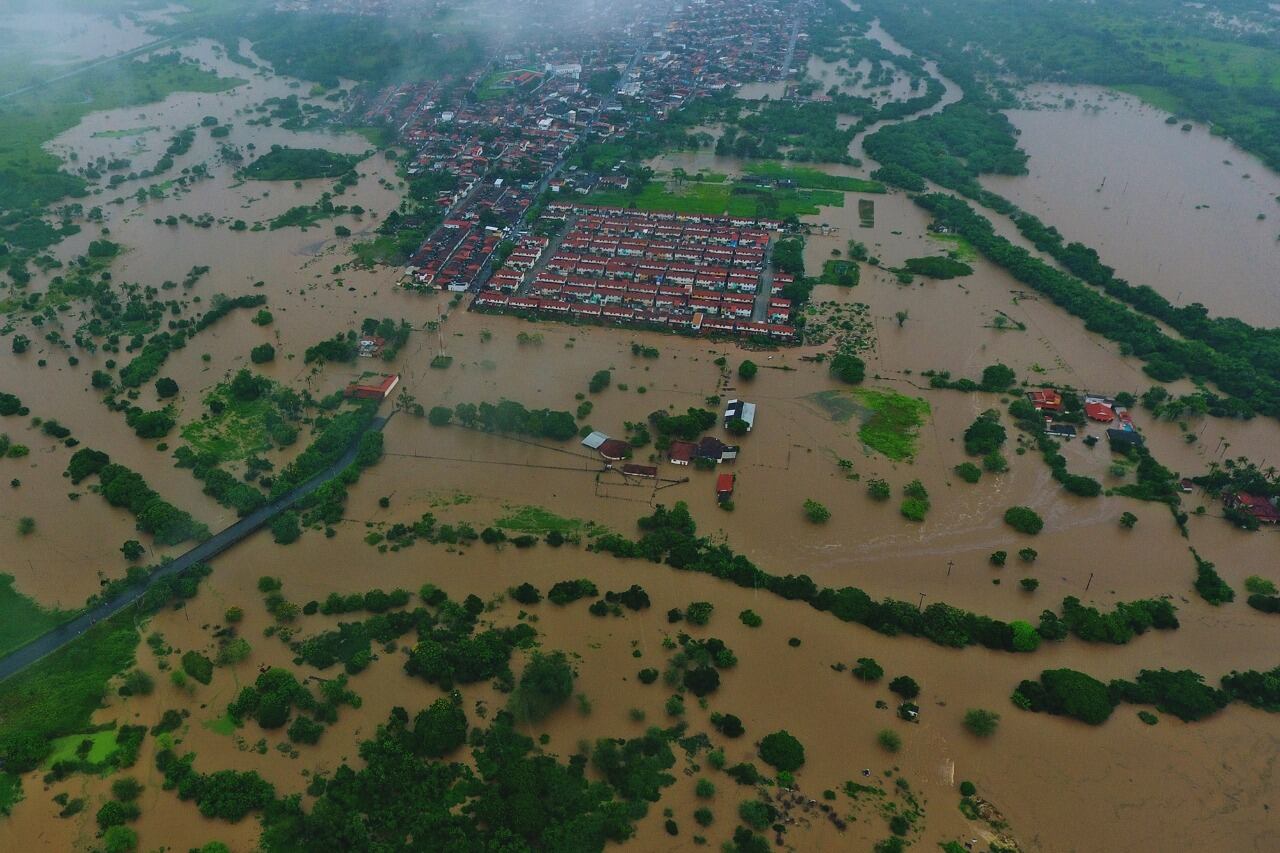 Ipatetinga, estado de Bahía, Brasil. El río Catolé se desbordó por las lluvias.