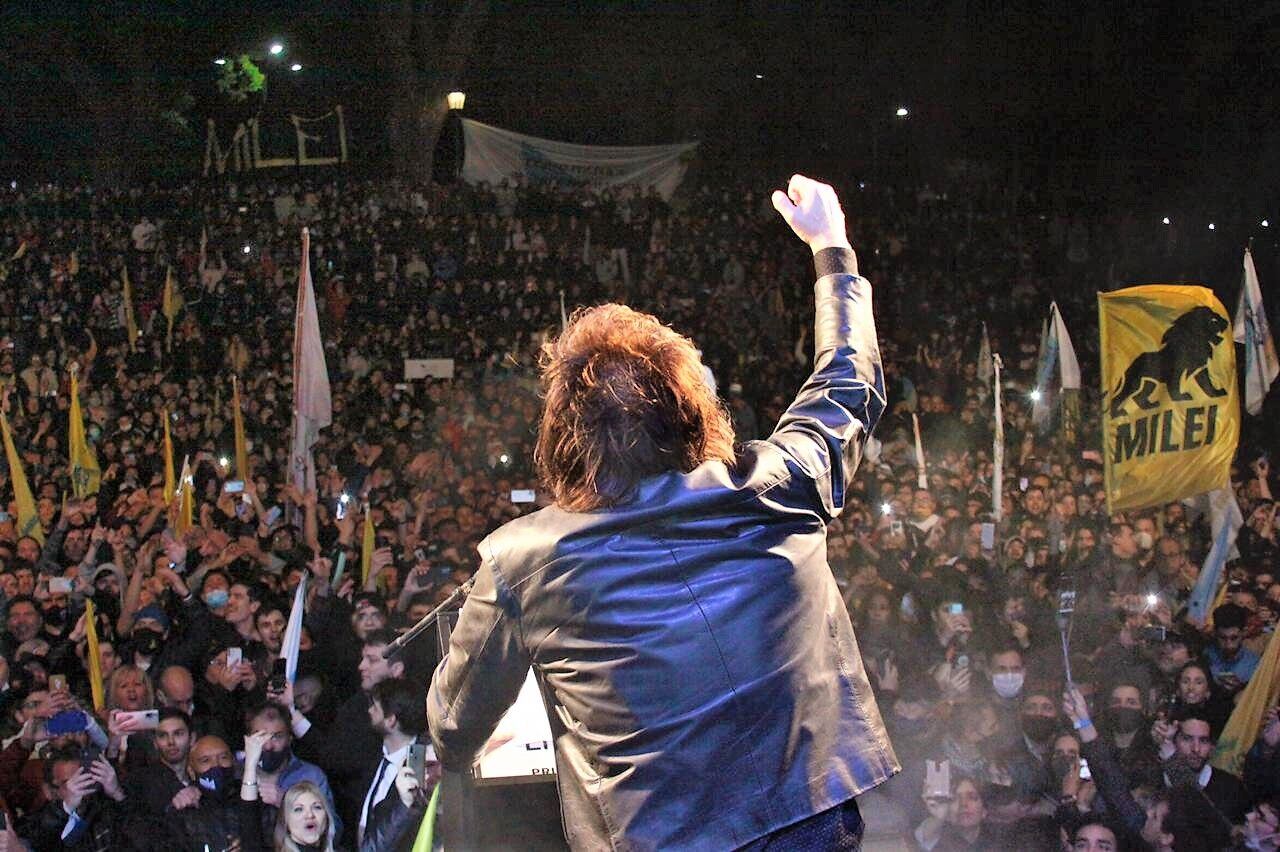 Impresionan las inconsistencias de Javier Milei, el candidato favorito.