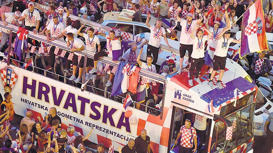 El plantel de Croacia paseó por Zagreb, donde recibió una gran ovación.