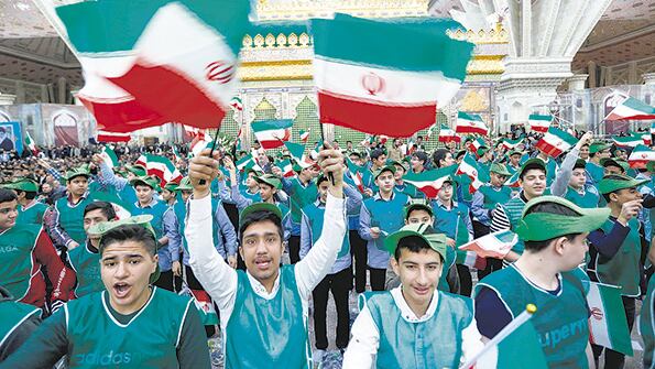 Estudiantes conmemoran el aniversario en Teherán.