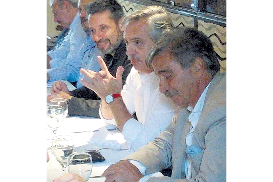 Lavagna en respuesta al almuerzo de Alberto Fernández con referentes del distrito.