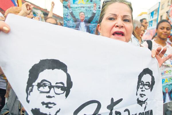 Las calles siguieron registrando el crecimiento de apoyos a la campaña del izquierdista Petro.