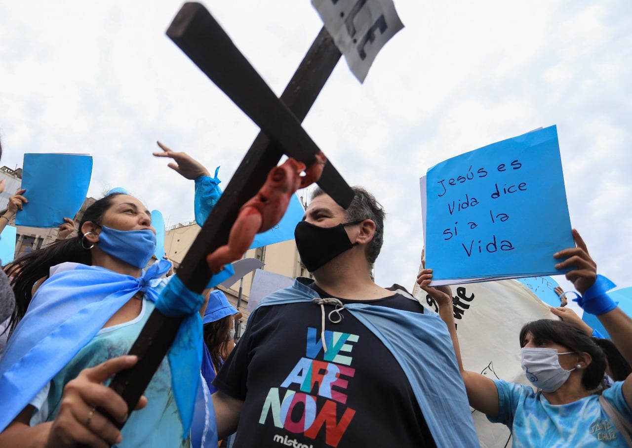 Los celestes se movilizaron a nivel nacional contra el proyecto de ley.