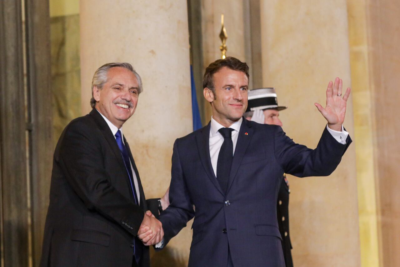 Alberto Fernández se reunió con Emmanuel Macron en Francia.