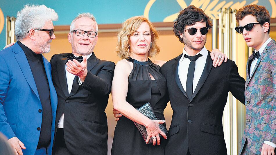 El director y su elenco en la sesión de fotos del Festival de Cannes, antes de la función.