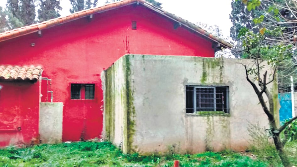 En la parte delantera, la celda de castigo en la que apareció ahorcado Saulo Rojas.